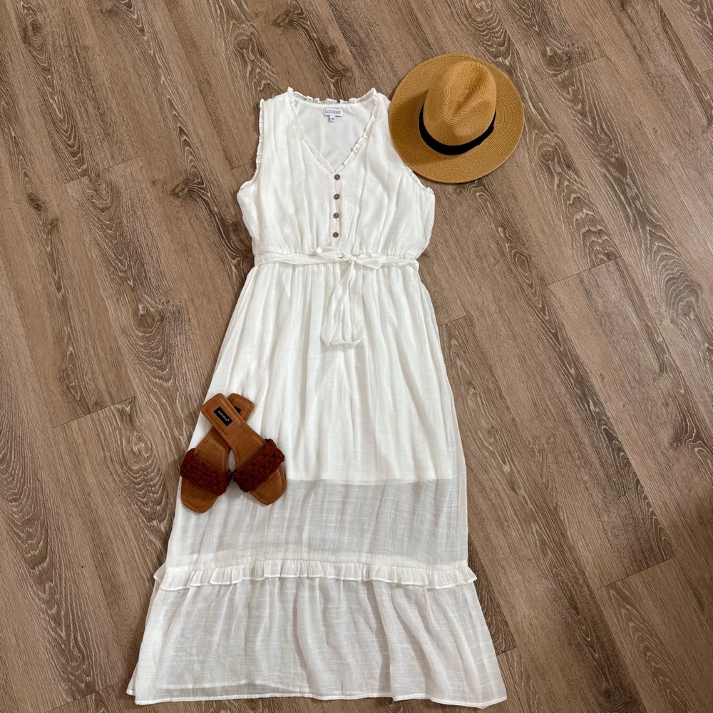 Elegant White Sleeveless Dress